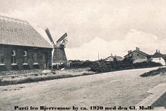 2 Parti fra Bjerremose by ca. 1920 med den Gl. Mølle