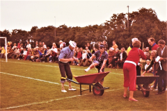 10-Humoristisk-indslag-ved-en-sportsfest.